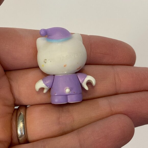 Sanrio Mega Bloks Hello Kitty Building Set Minifigures Lot of 2 Pajamas Purple - Picture 6 of 9